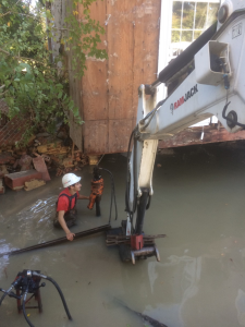 Emergency shoring during flood Emergency shoring during flood